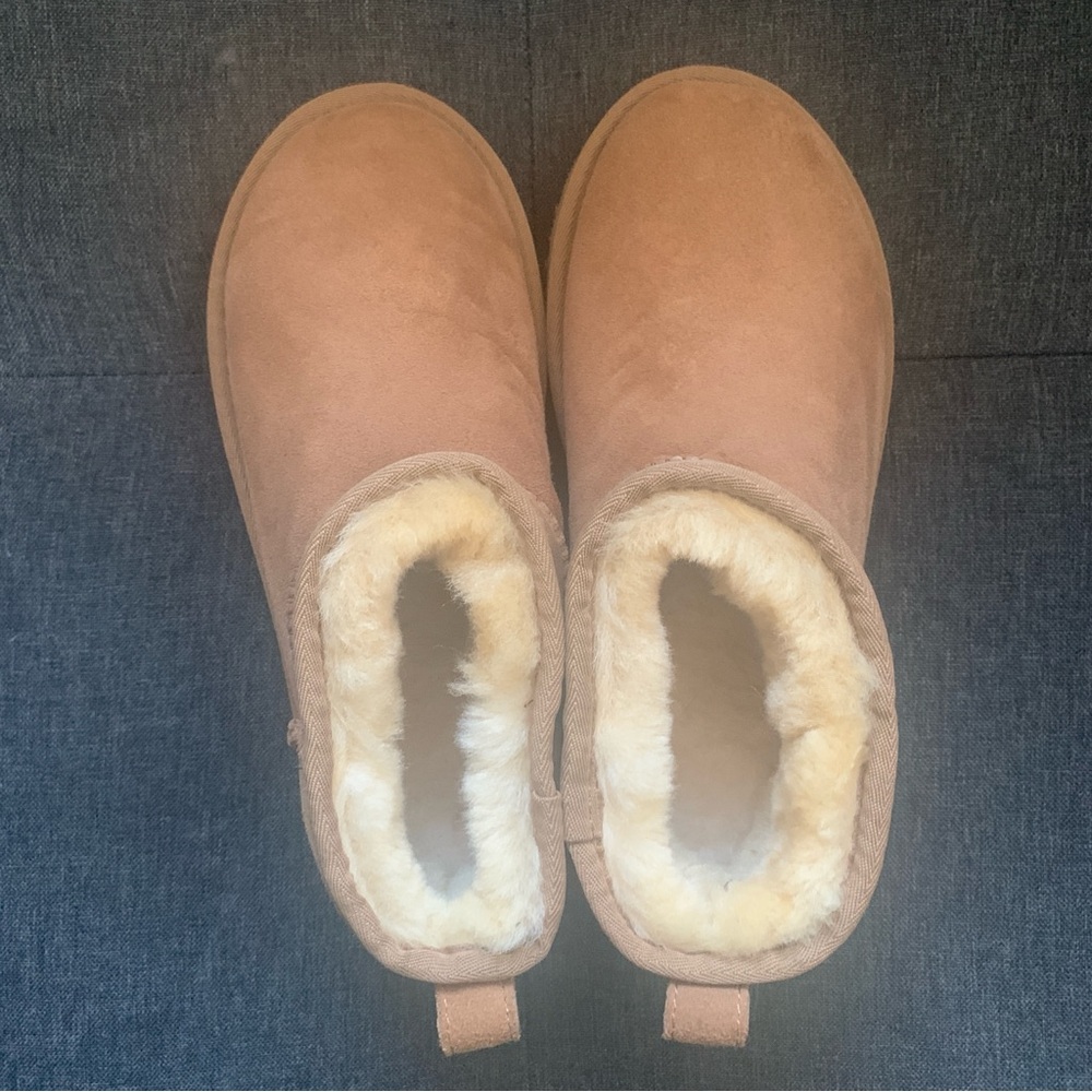 Like New Uggs Mini II 🐻